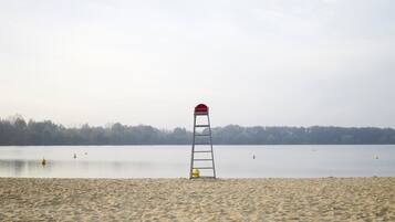 Una playa cerca