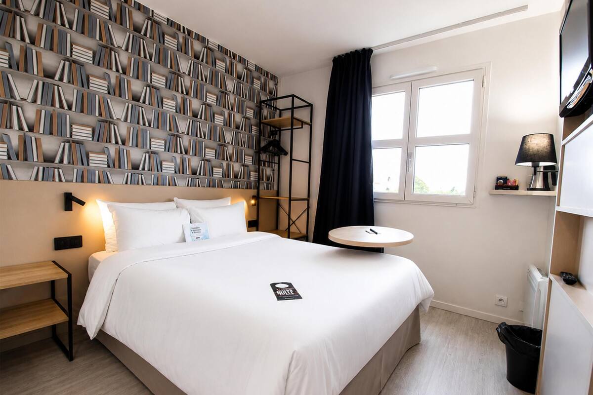 Premium bedding, blackout curtains, soundproofing, free cots/infant beds
