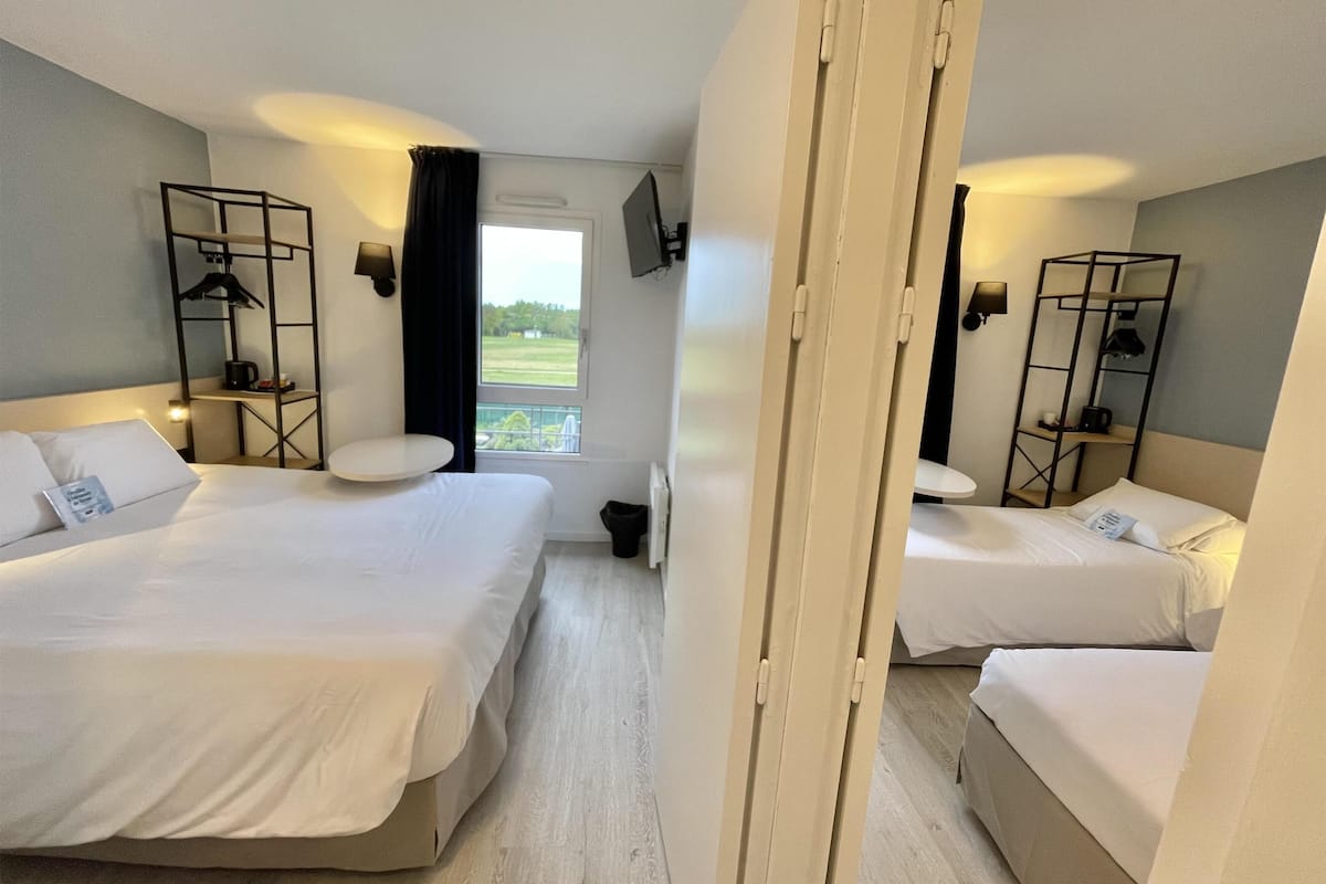 Standardzimmer, Mehrere Betten, Verbindungszimmer | Badezimmer | Dusche, Regendusche, umweltfreundliche Kosmetikartikel, Haartrockner