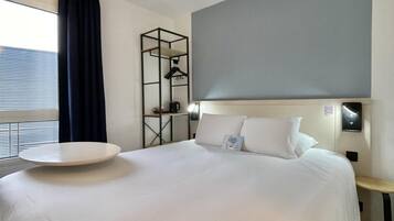 Standard Room, 1 Double Bed | Premium bedding, blackout drapes, soundproofing, free cribs/infant beds