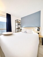 Ropa de cama de alta calidad y cortinas blackout