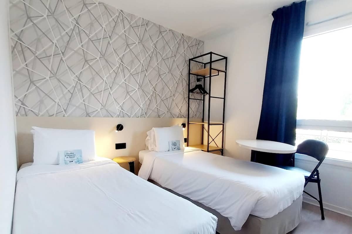 Standard Room, 2 Twin Beds | Premium bedding, blackout drapes, soundproofing, free cribs/infant beds