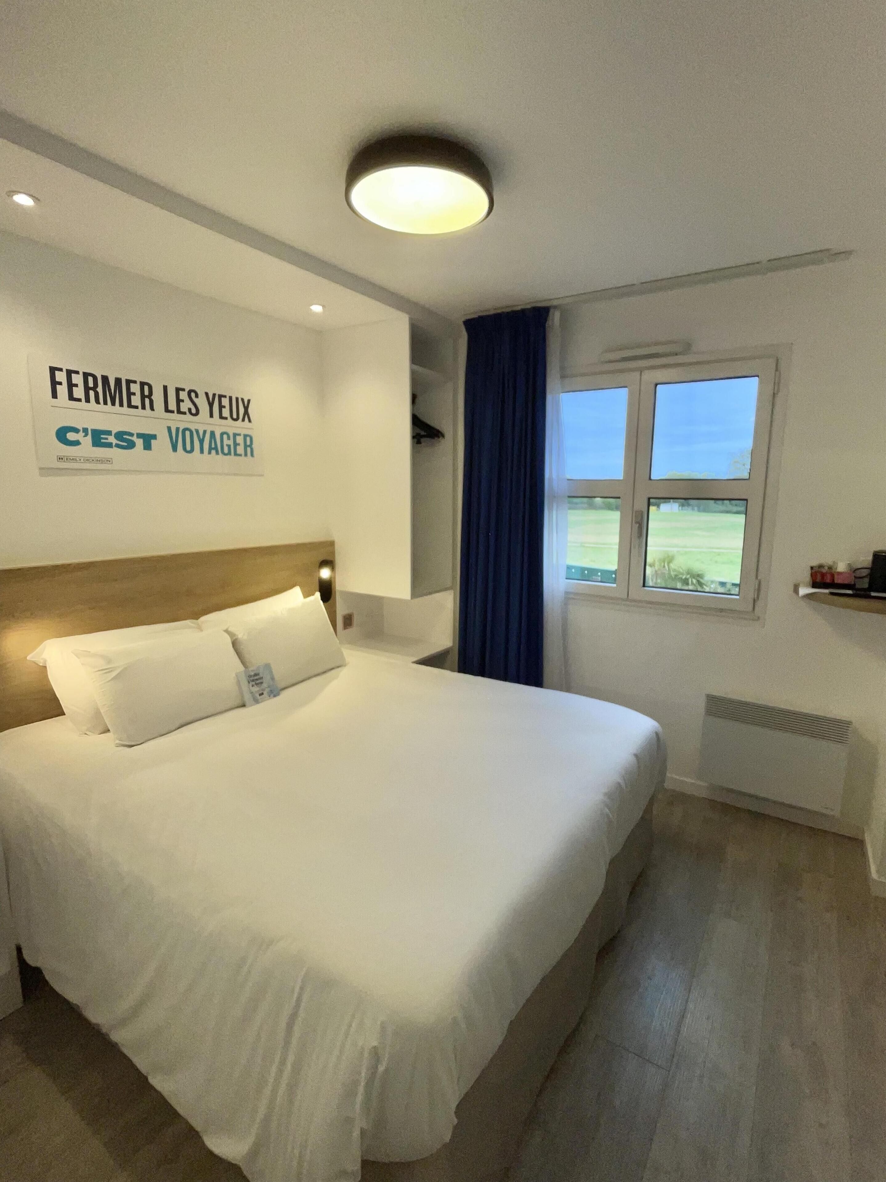 Premium bedding, blackout drapes, soundproofing, free cribs/infant beds