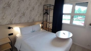 Standard Room, 1 Double Bed | Premium bedding, blackout curtains, soundproofing, free cots/infant beds