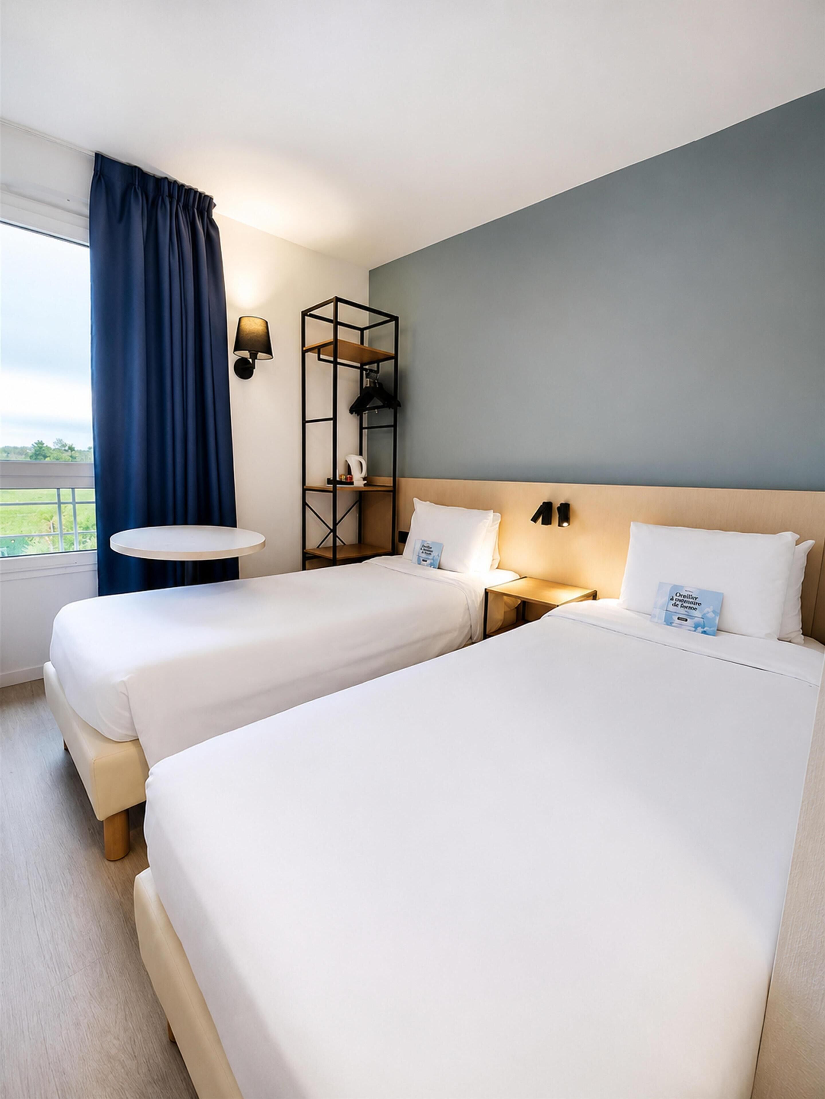 Quarto standard, 2 camas de solteiro | Roupas de cama premium, cortinas blackout, quartos à prova de som
