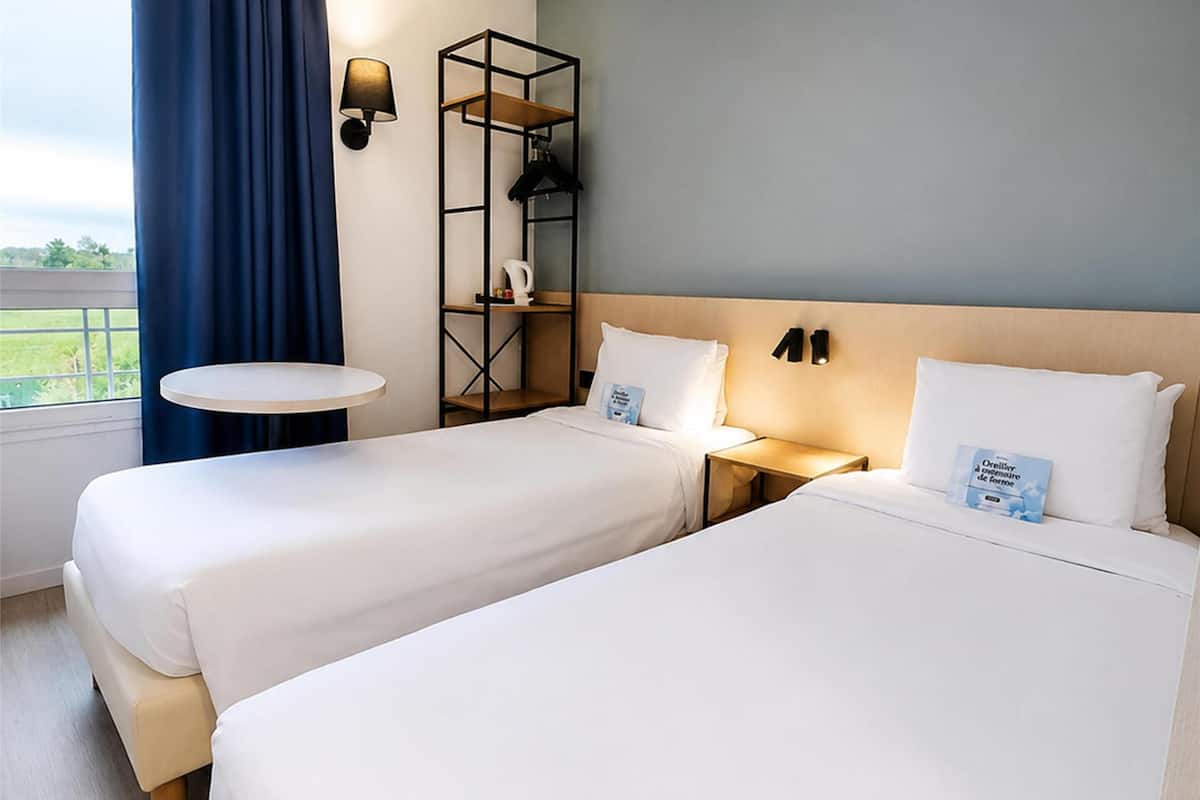 Quarto standard, 2 camas de solteiro | Roupas de cama premium, cortinas blackout, quartos à prova de som