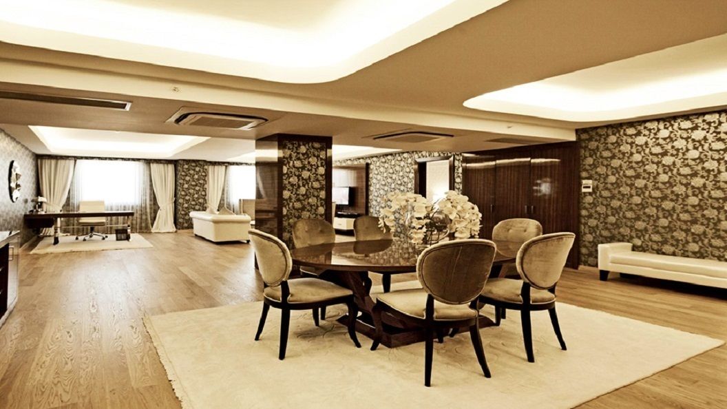 Presidential Suite | Living area | 32-inch Smart TV with cable channels, TV