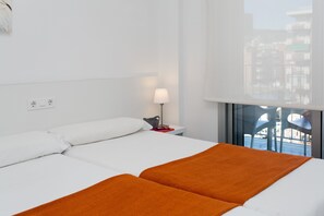 Caja de seguridad en la habitación y escritorio 