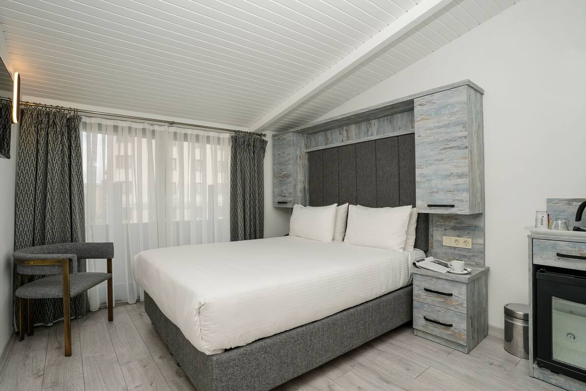 Roof Double Room | 고급 침구, 미니바, 객실 내 금고, 책상