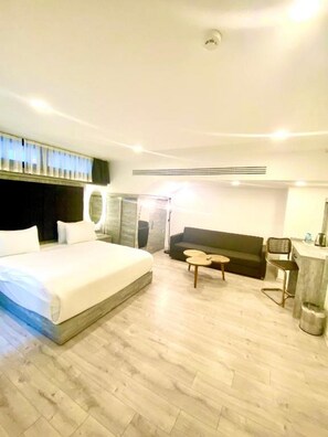 Family Quadruple Room | Premium bedding, minibar, in-room safe, desk - Faros Hotel Taksim (Istanbul)
