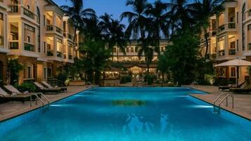 Suite, Balcony, Pool View (SeleQtion ) | Pillowtop beds, minibar, in-room safe, individually decorated