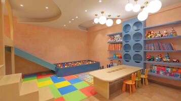 Área de juegos infantiles bajo techo
