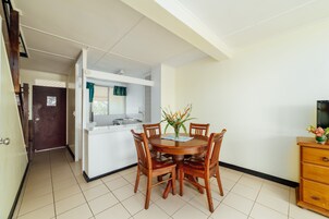 Apartamento, 2 quartos (No Air Conditioning) | Sala de estar
