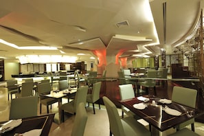 Breakfast, lunch, dinner served; international cuisine - Ming Garden Hotel and Residences (Kota Kinabalu)