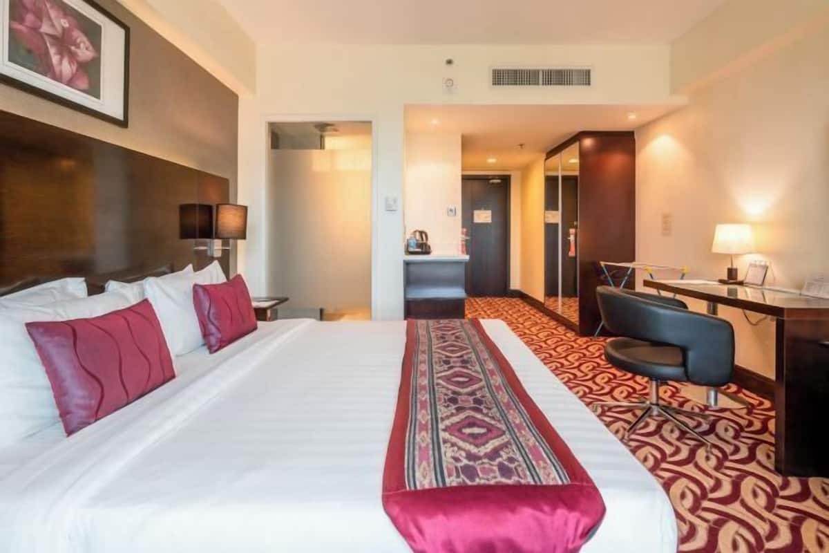 In-room safe, desk, blackout drapes, soundproofing