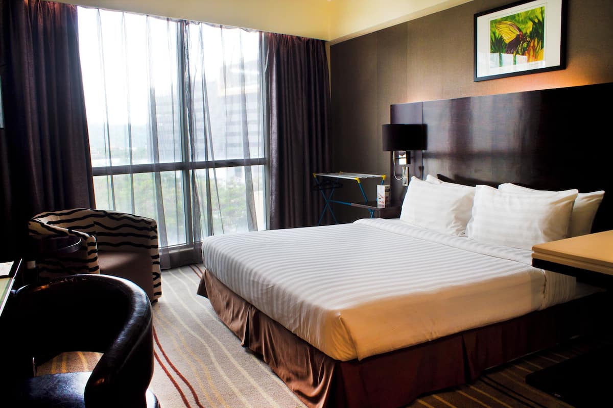 In-room safe, desk, blackout drapes, soundproofing