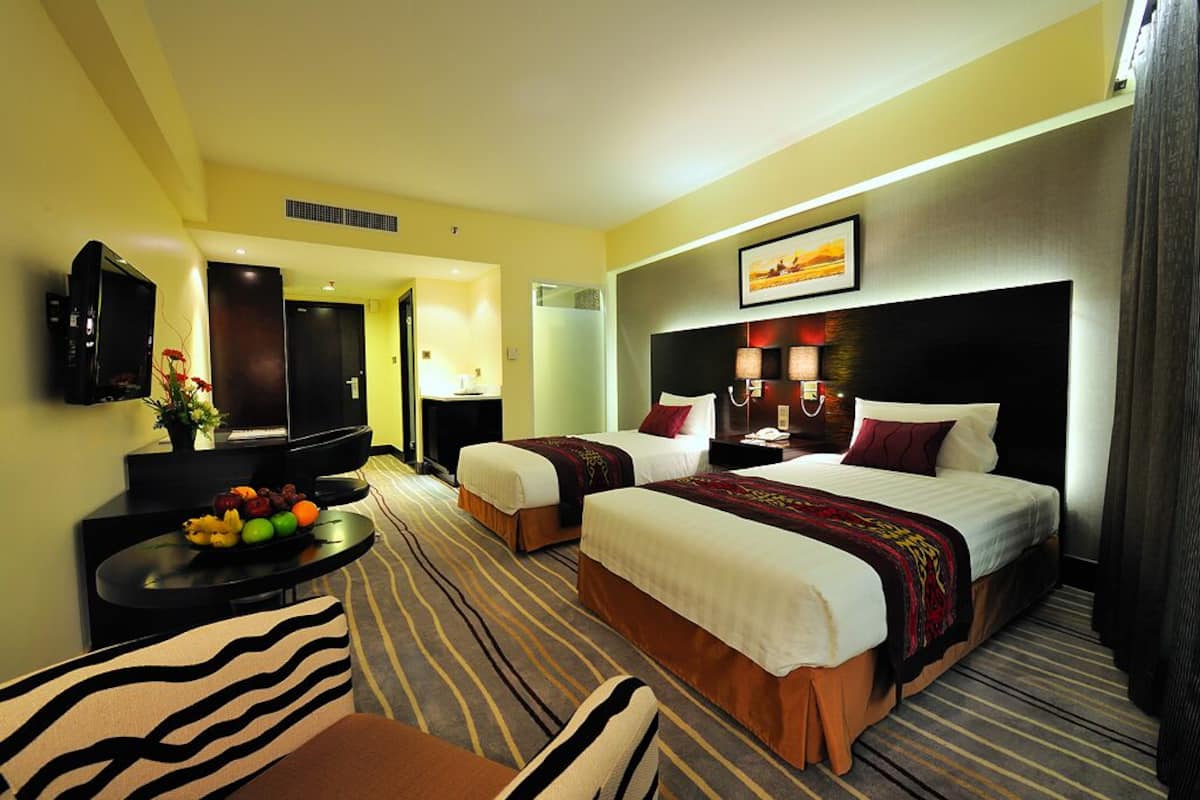 Deluxe Twin | 1 bedroom, in-room safe, desk, blackout curtains