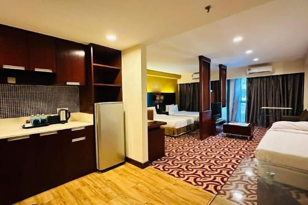 1 bedroom, in-room safe, desk, blackout curtains