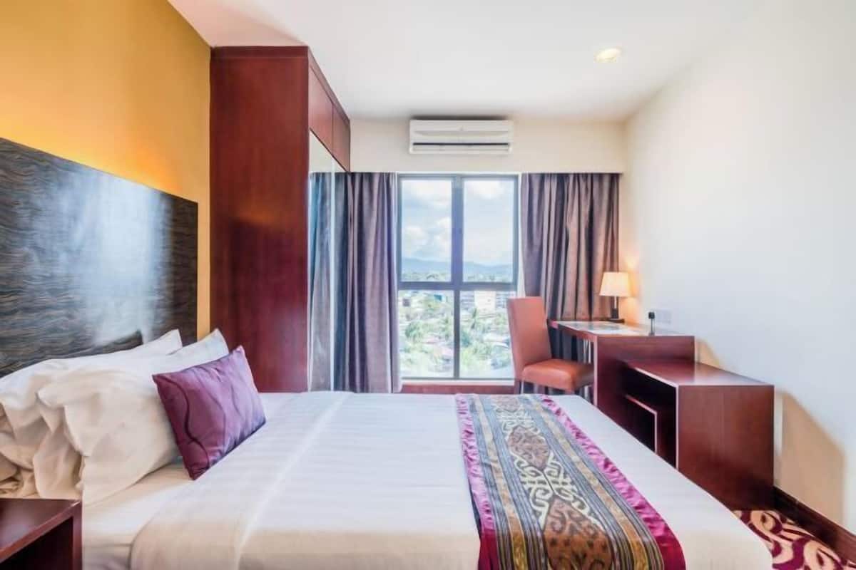 1 bedroom, in-room safe, desk, blackout curtains