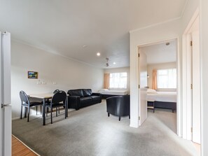 Premium bedding, free WiFi, bed sheets, wheelchair access - Captain Cook Motor Lodge (Gisborne)