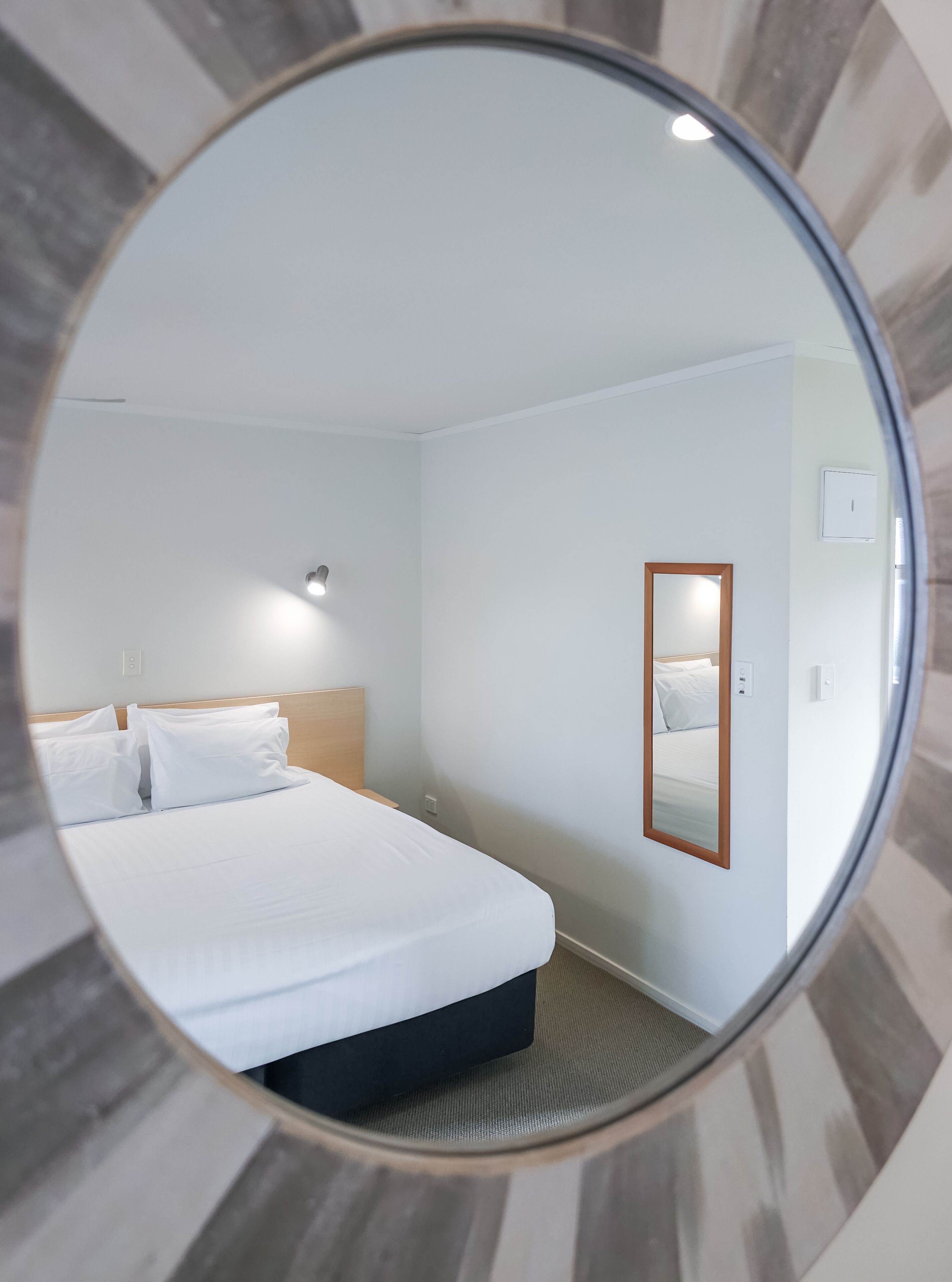 Superior Studio, 1 King Bed | In-room dining