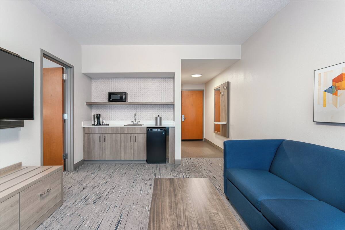 Suite, 1 Bedroom | Desk, laptop workspace, blackout curtains, iron/ironing board