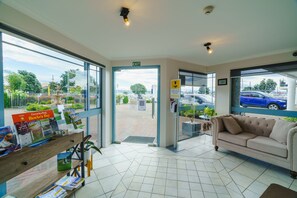 Reception - Anchorage Motor Lodge (Napier)