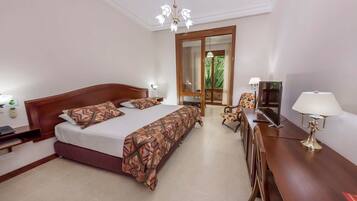 Juniorsvit - 1 kingsize-säng (Double) | Minibar, värdeförvaringsskåp på rummet, unika möbler och skrivbord