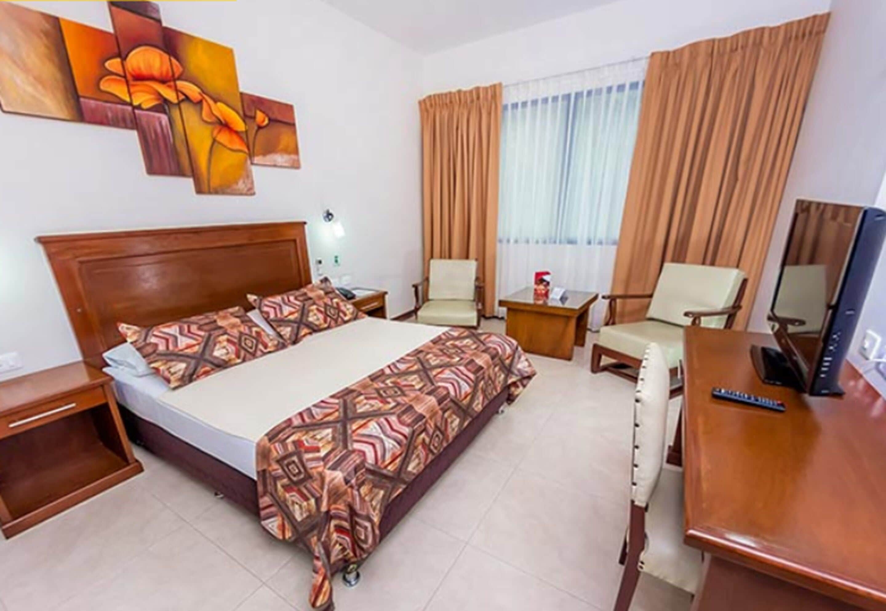 standard room, 1 double bed | minibar, in-room safe, individually furnished, desk