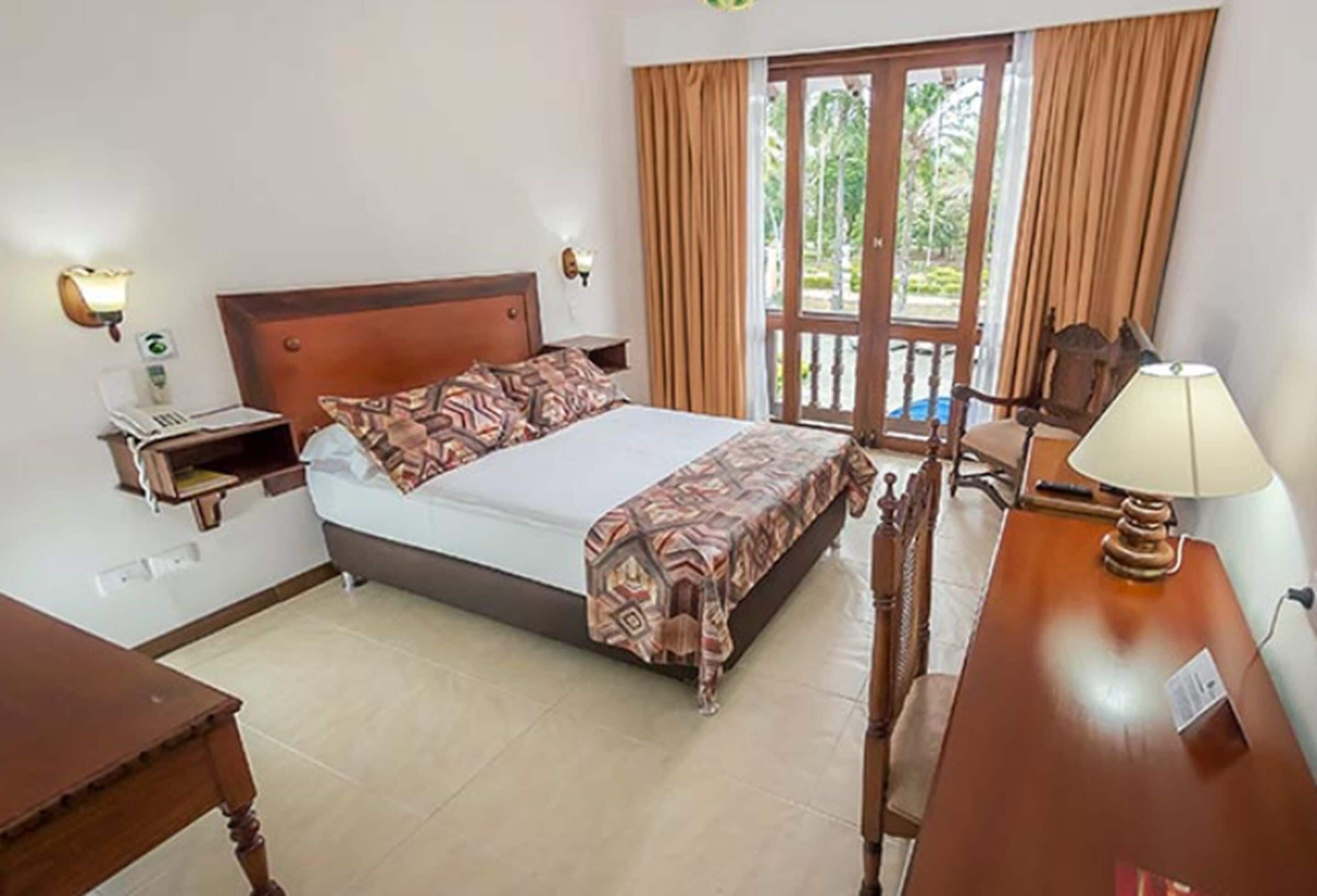 standard room, 1 double bed | minibar, in-room safe, individually furnished, desk