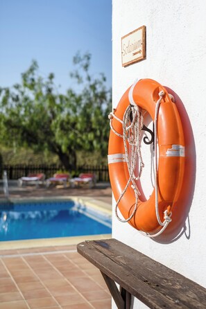 Seasonal outdoor pool, pool umbrellas, sun loungers - Sol de Taberno (Taberno)