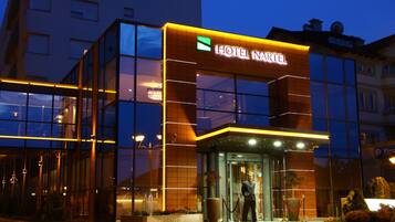 Façade de lâhĂ©bergement - soirĂ©e/nuit