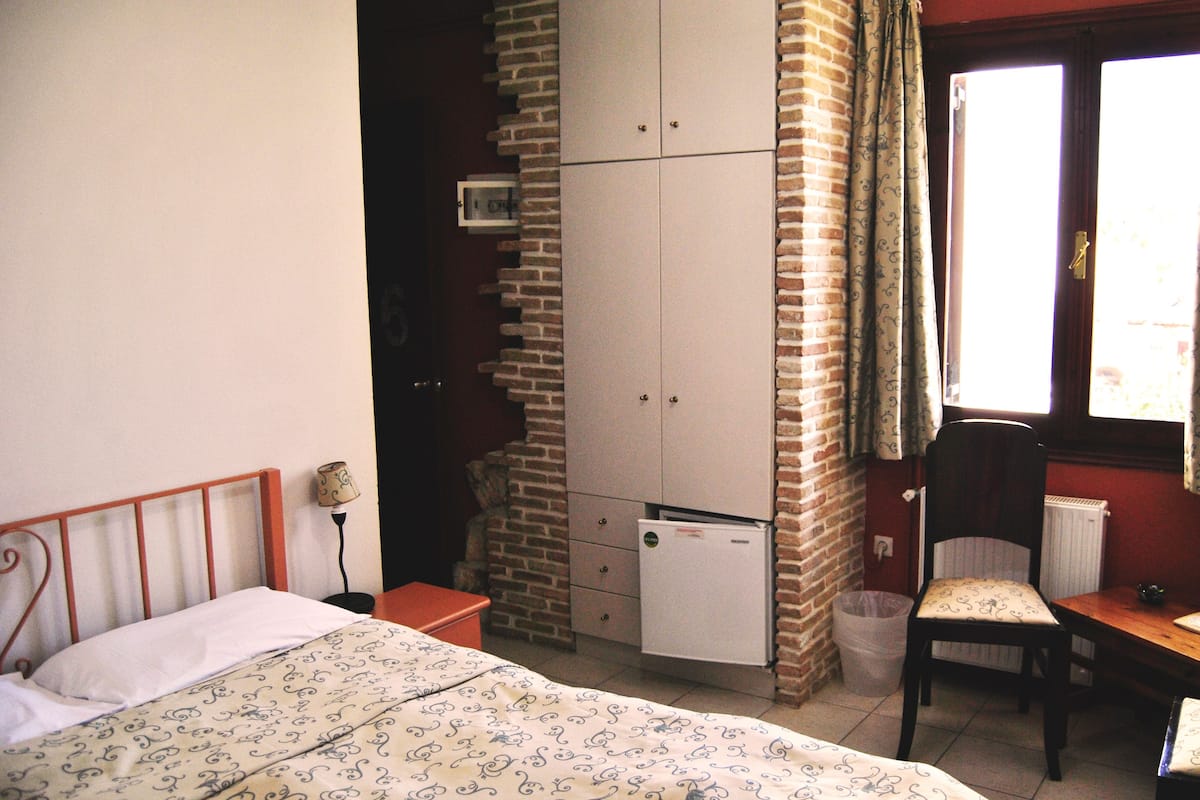Double Room | Individually decorated, individually furnished, blackout drapes