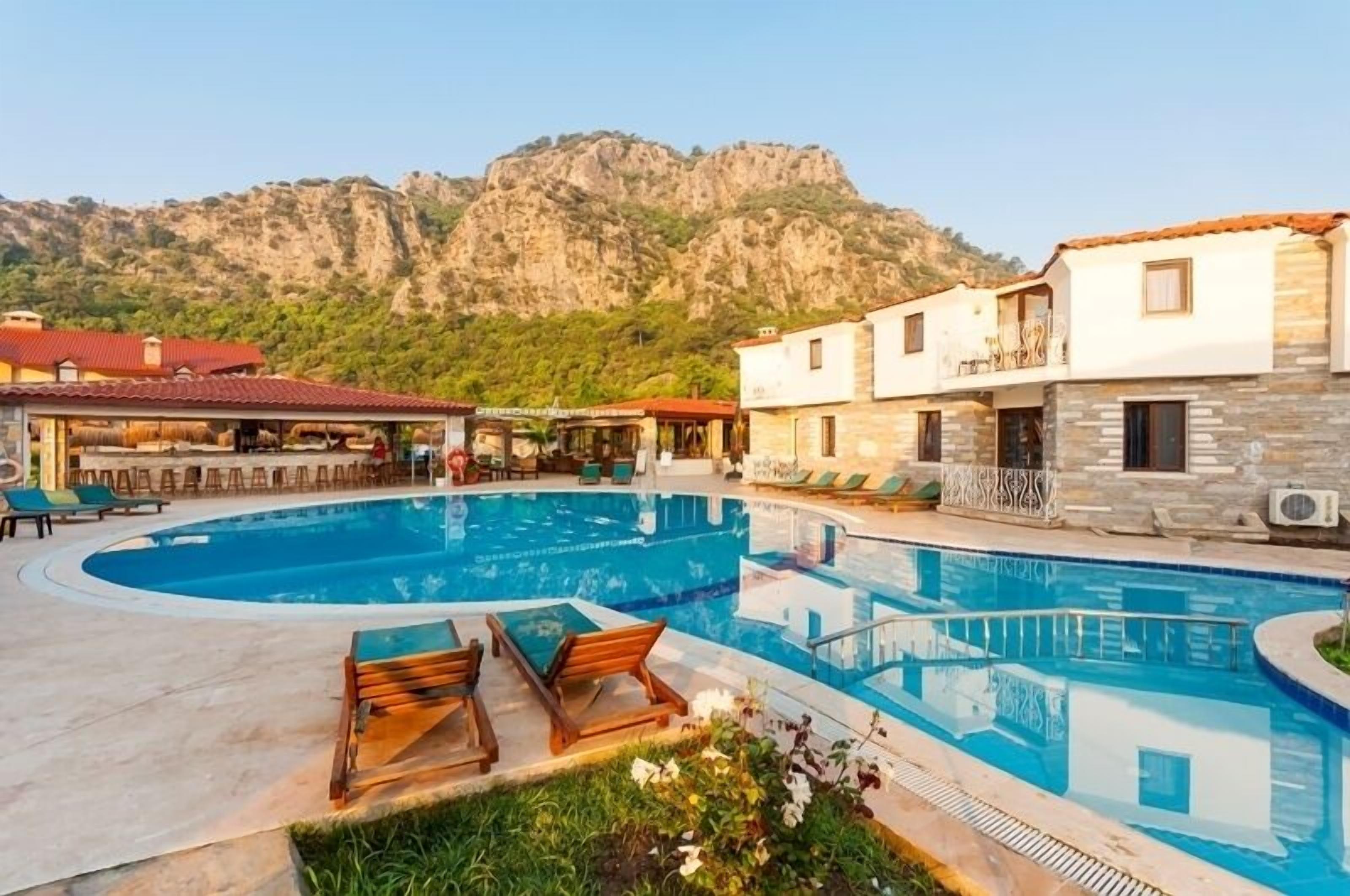 outdoor pool, pool umbrellas