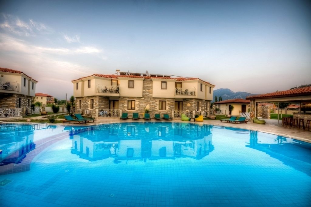 outdoor pool, pool umbrellas