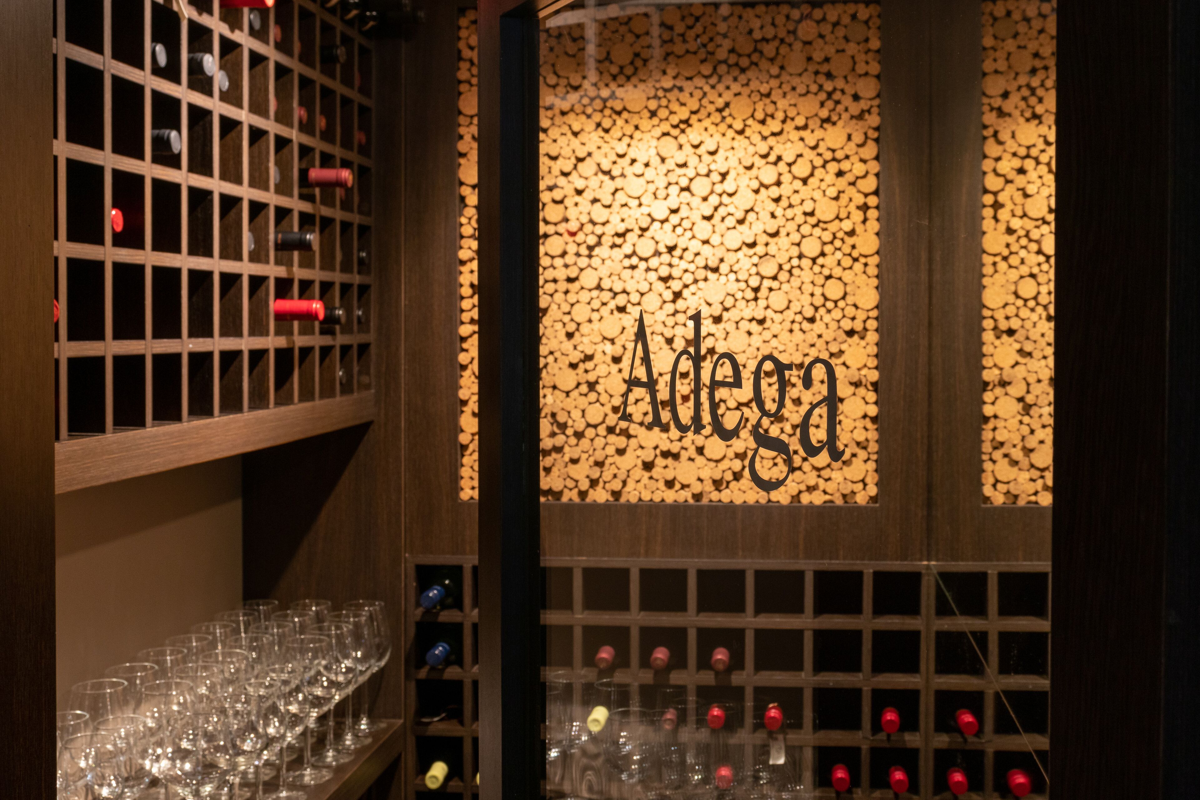 lunch and dinner served