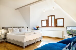 Premium Double Room, 1 King Bed | Premium bedding, individually decorated, individually furnished - Hotel Villa Vinum Cochem (Cochem)