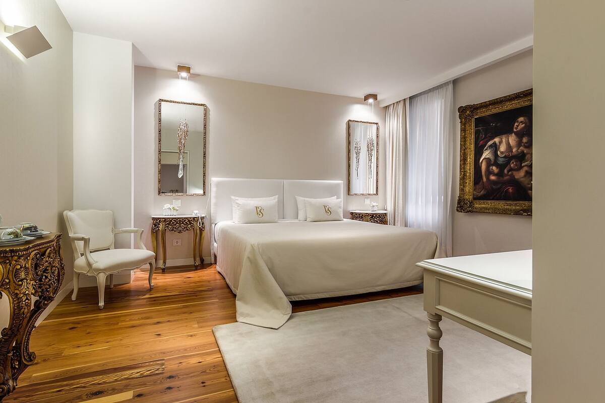 Suite (Master) | Pillowtop beds, minibar, in-room safe, desk