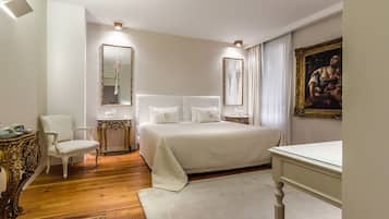Suite (Master) | Colchones con acolchado adicional, minibar, caja fuerte y escritorio