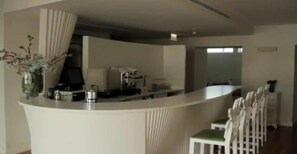 Bar (en el alojamiento)