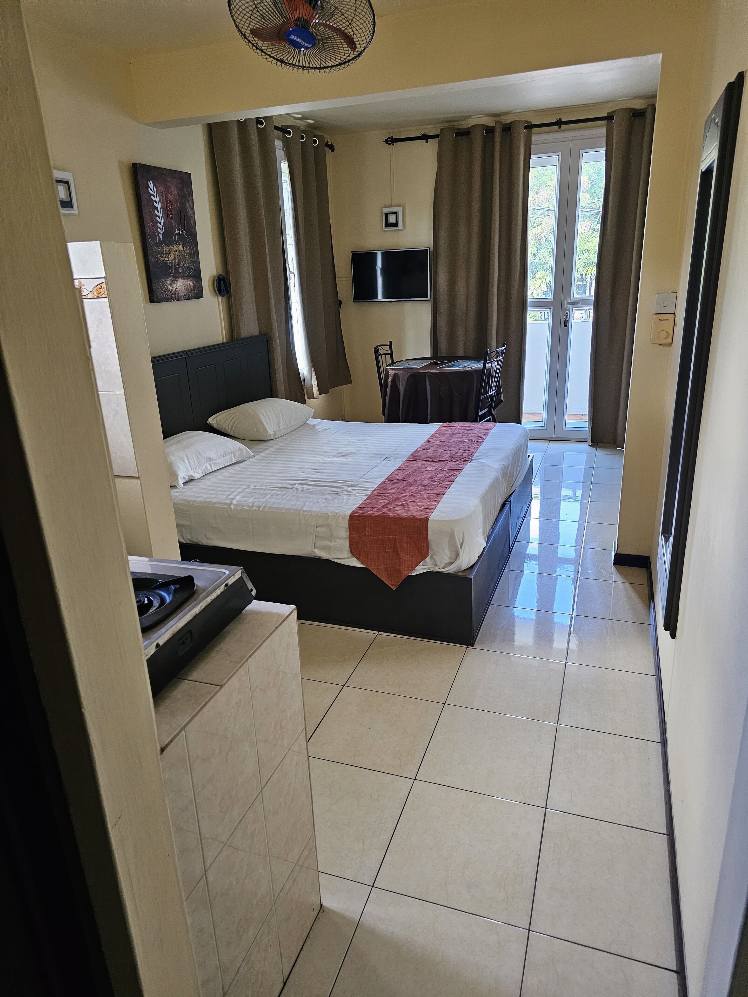 Comfort Studio, Ensuite | In-room safe, iron/ironing board, free WiFi
