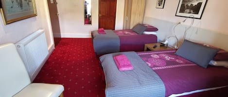 Basic-Zweibettzimmer, mit Bad | 1 Schlafzimmer, WLAN