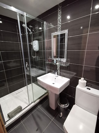 Double Room, Ensuite (Room 2) | Bathroom. St Ronans Hotel