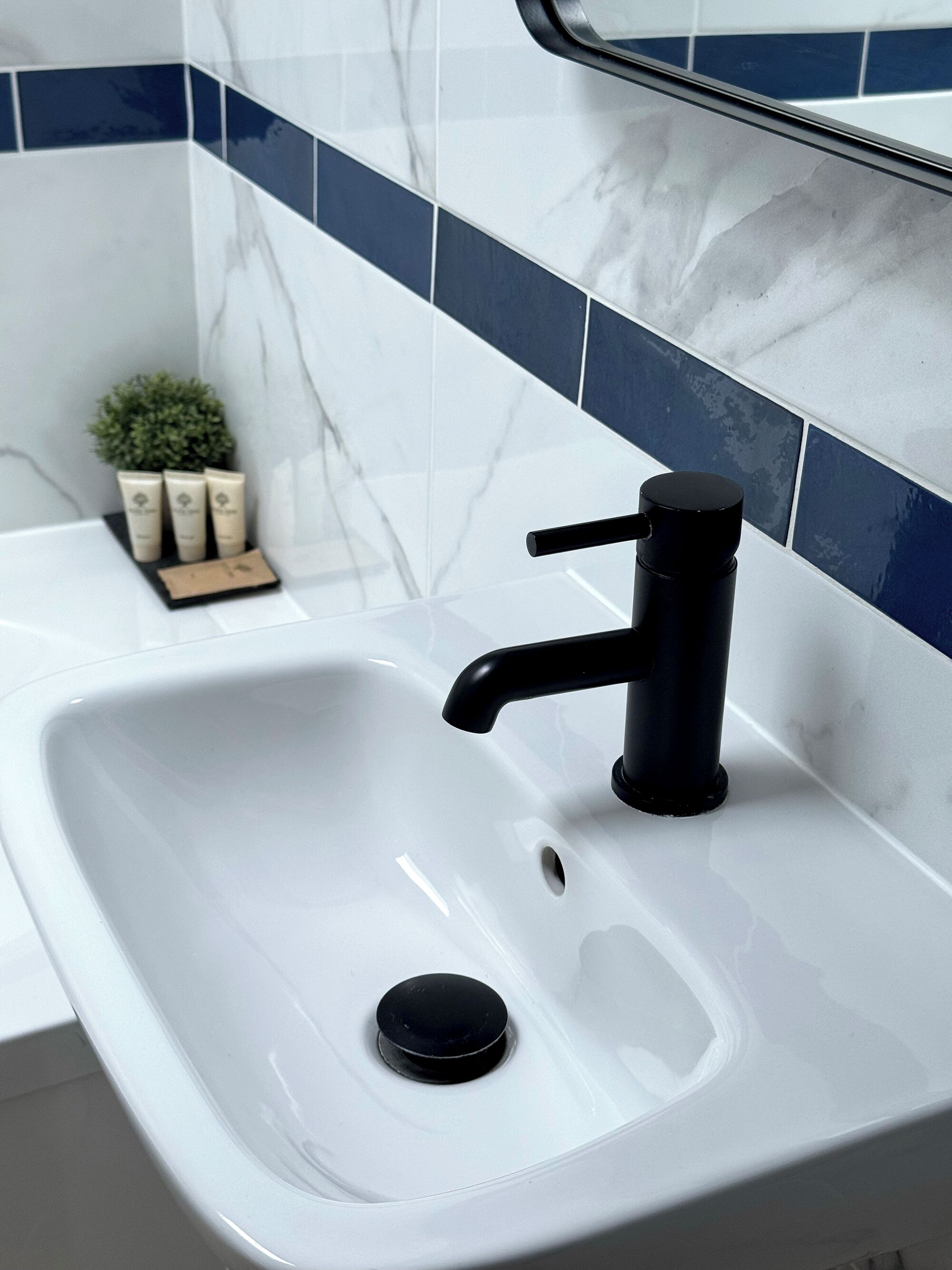 historic superior double room | bathroom | free toiletries, hair dryer, towels