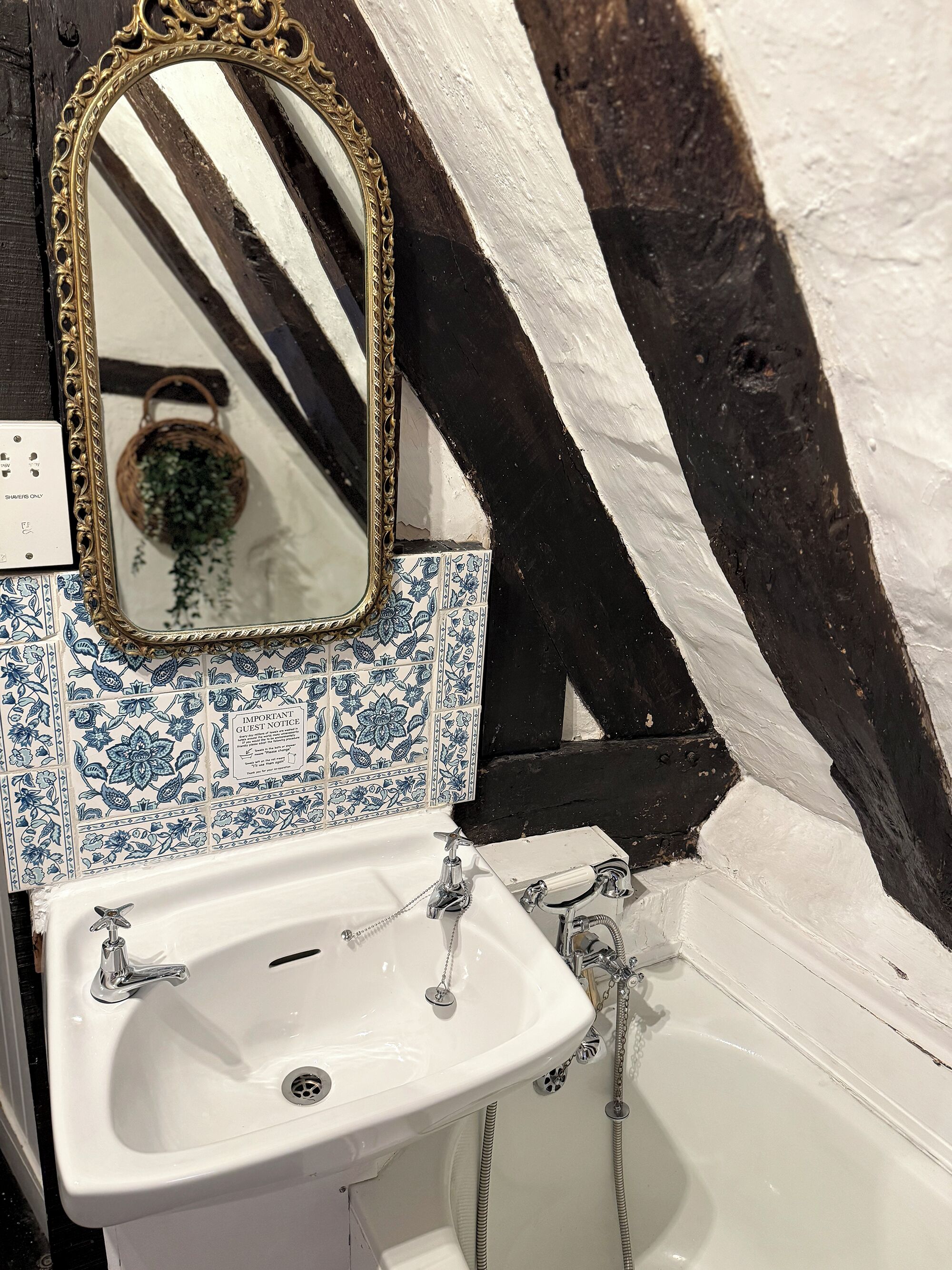 historic superior double room | bathroom | free toiletries, hair dryer, towels