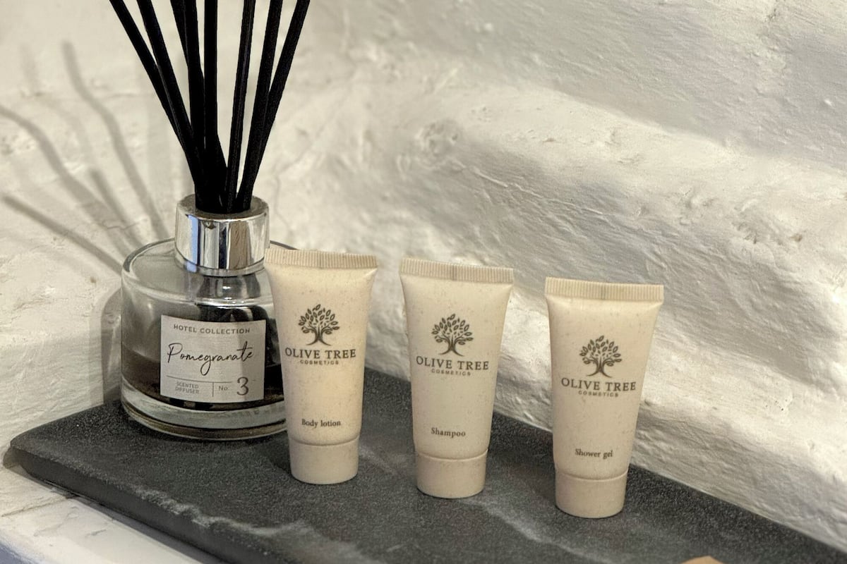 historic superior double room | bathroom | free toiletries, hair dryer, towels