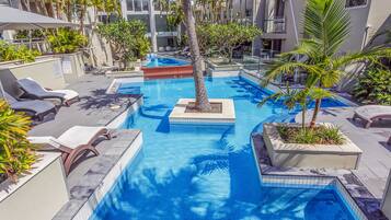 3 Außenpools, Liegestühle