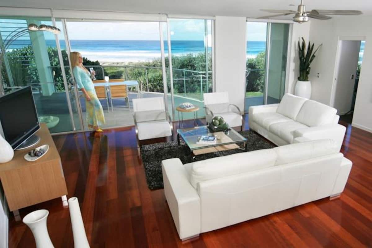 Apartment, 3 Schlafzimmer, Strandnähe (3 Bedroom) | Wohnbereich | Plasmafernseher, DVD-Player