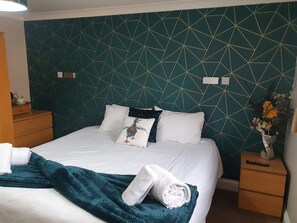 Superior Double Room, Ensuite - The Nags Head (Norwich)