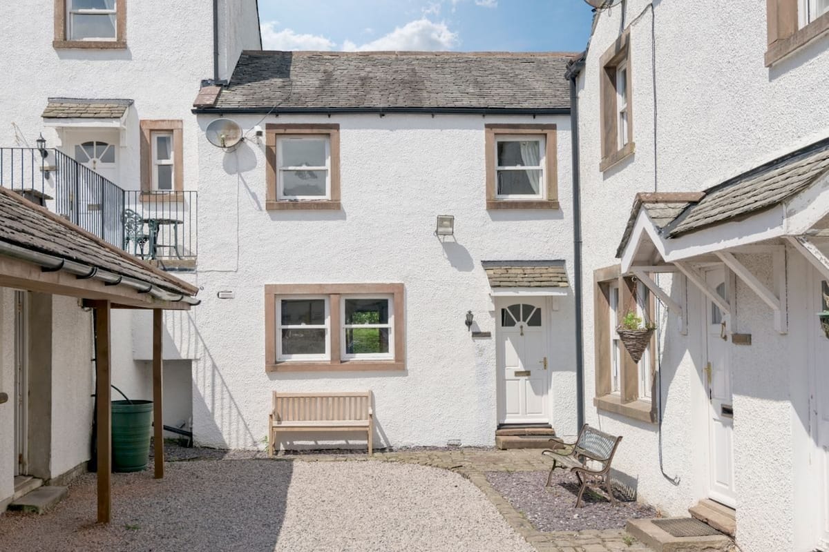 Cottage (Lingard) | Iron/ironing board, free WiFi, bed sheets